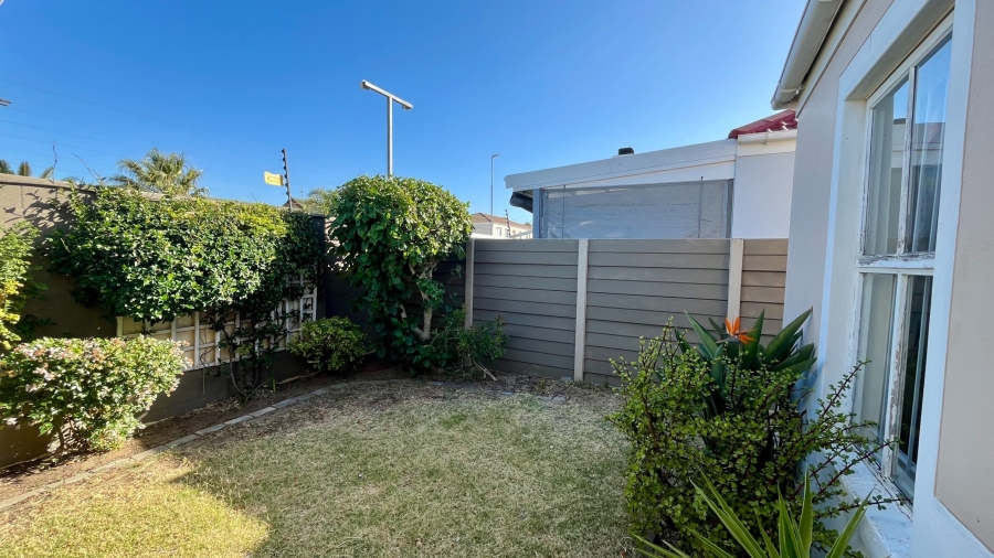 2 Bedroom Property for Sale in Whispering Pines Western Cape